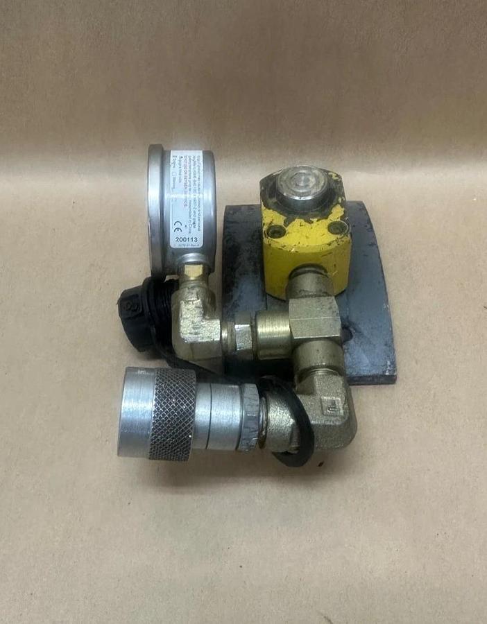 Used Enerpac RC50 Hydraulic Cylinder w/ ReliaMark G250LM143000LRM Gauge