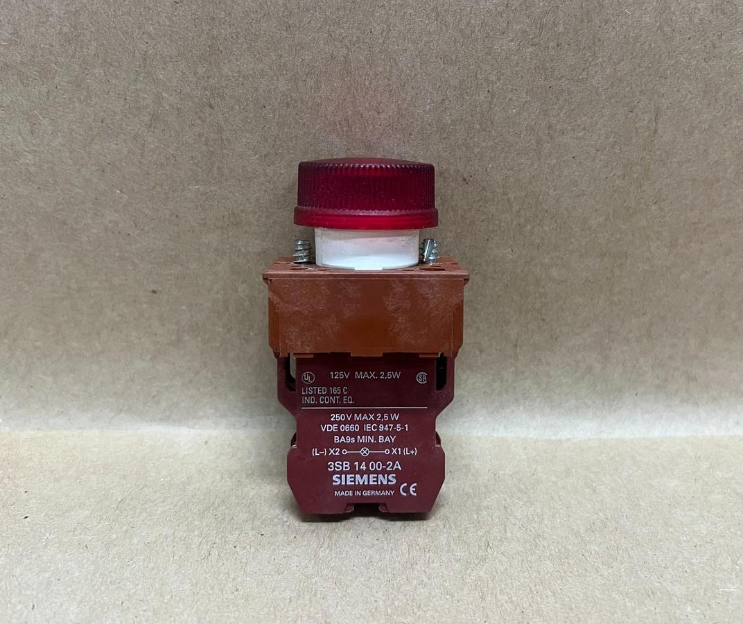 Used Siemens 3SB 1400-2A Red Indicator Light w/ Contact Block