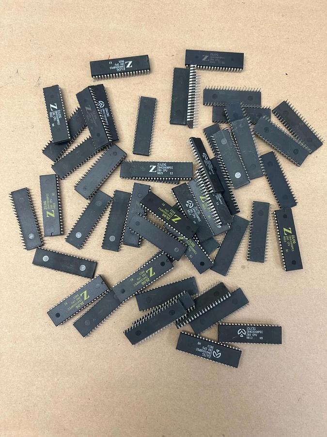 Used ZiLog Z84C0008PEC Microprocessor - Lot of 55