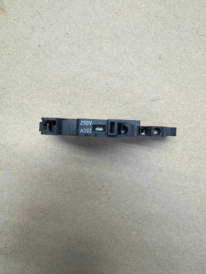 Phoenix Contact 4-L/HESILA 250 Terminal Block Feedthrough, QTY 64 *NEW*