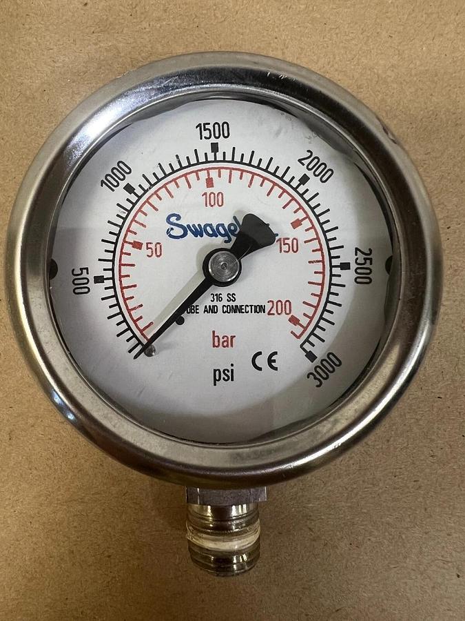Used Swagelok PGI-63C-PG3000-LAOX SS 1/2” Gauge 0-3000 PSI/Bar NPT Lower Mount