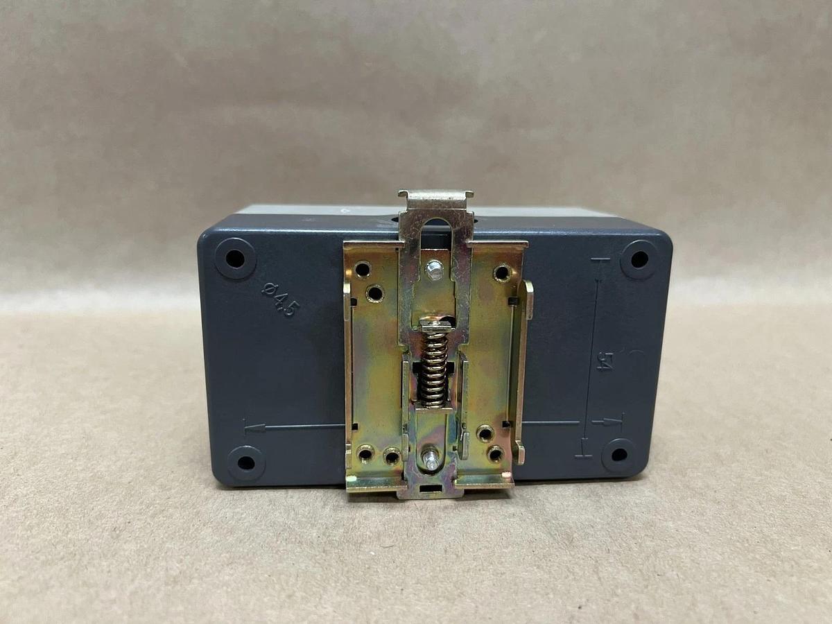 Used Moeller/Eaton Enclosed Selector Switch Station w/ 4 EK01C Contact Elements