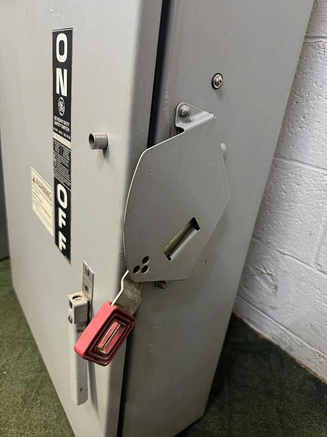 Used General Electric NP1578002D Heavy Duty Safety Switch, 600A, 600VAC, 500 Max Hp