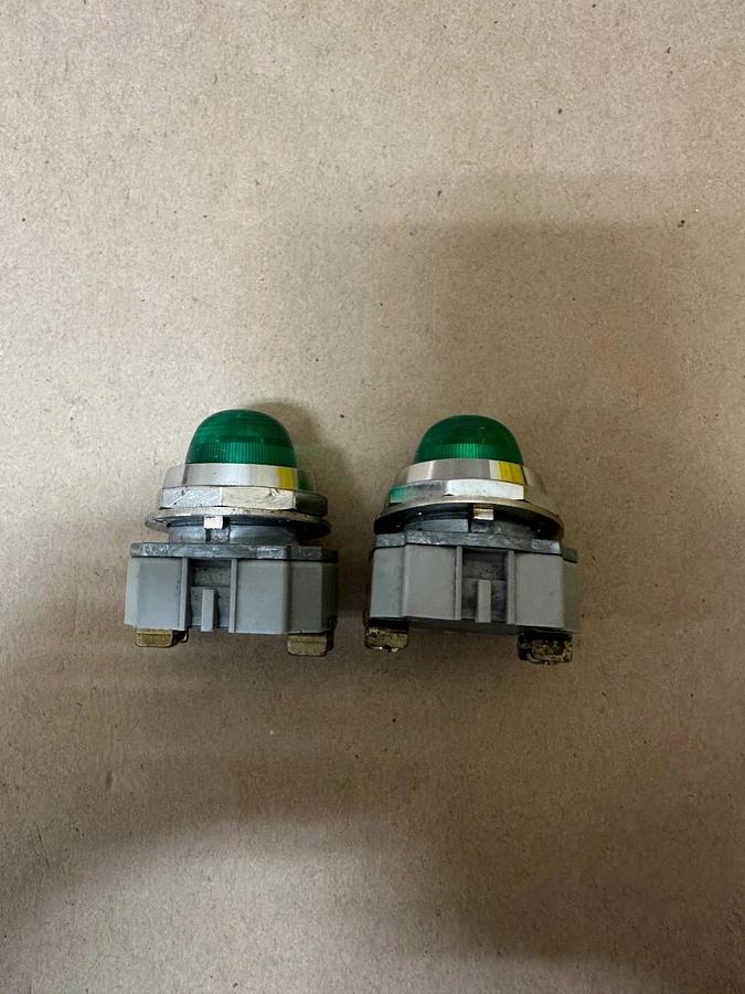 Used IDEC APD Green Pilot Light - Lot of 2
