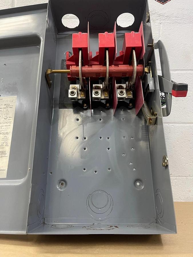 Used Square D HU364 Heavy Duty Safety Switch Ser E1 200A 600V Singl Throw Not Fusibl