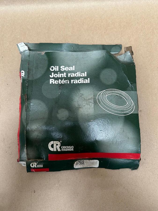 Used Chicago Rawhide 37533 Oil Seal Joint Radial *NEW*