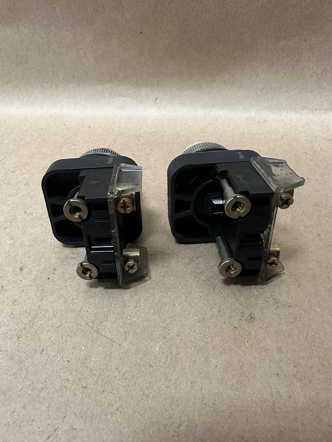 Used Allen Bradley 800T-Q10 Pilot Light White, 120V - Lot of 2