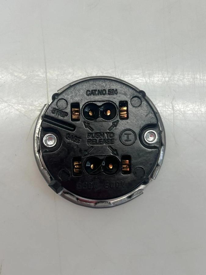 Used Leviton 524 Lamp Holder (52 pcs)