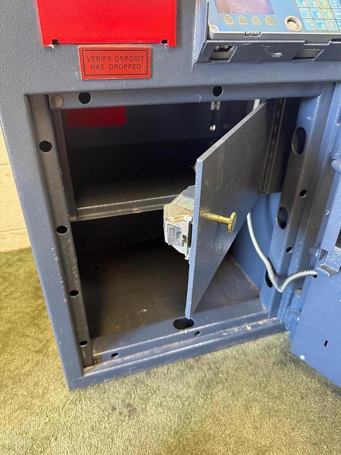 Used Amsec RMM2620SW-R Cash Management Safe Right Swing With Safe Wizard II