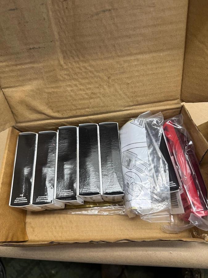 Used Master Lock Model 1800 Lockout Wall Station 8 Slots *NEW*