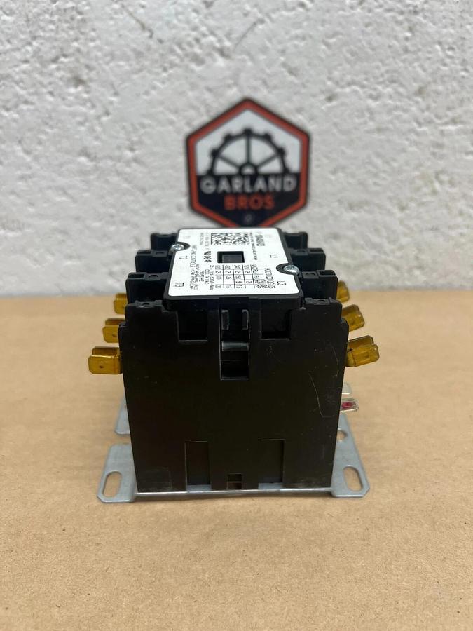 Used Hartland Controls HCC-3XQ01QG106 Contactor