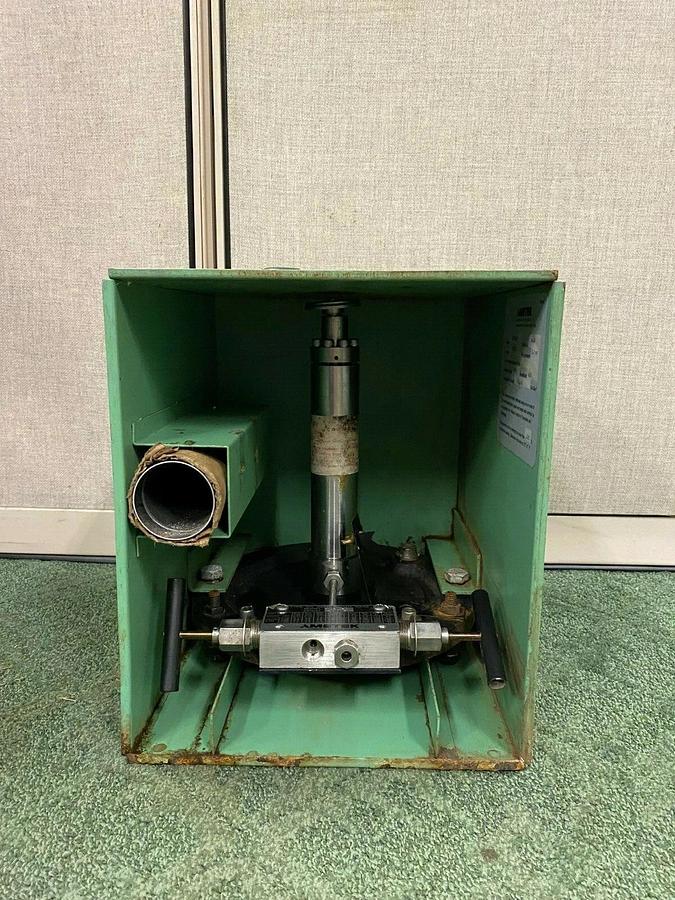 Used Ametek WG-10-1 Dead Weight Gage Tester w/ 16 Additional Weights, 10-100 PSI