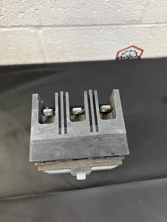 Used General Electric TED134100 Industrial Circuit Breaker 100 AMP 480 VAC 3 Pole