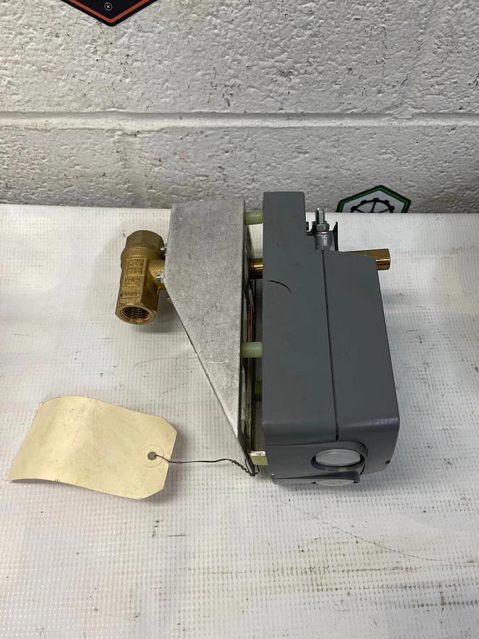 Used Johnson Controls M9124-AGA-2 Actuator