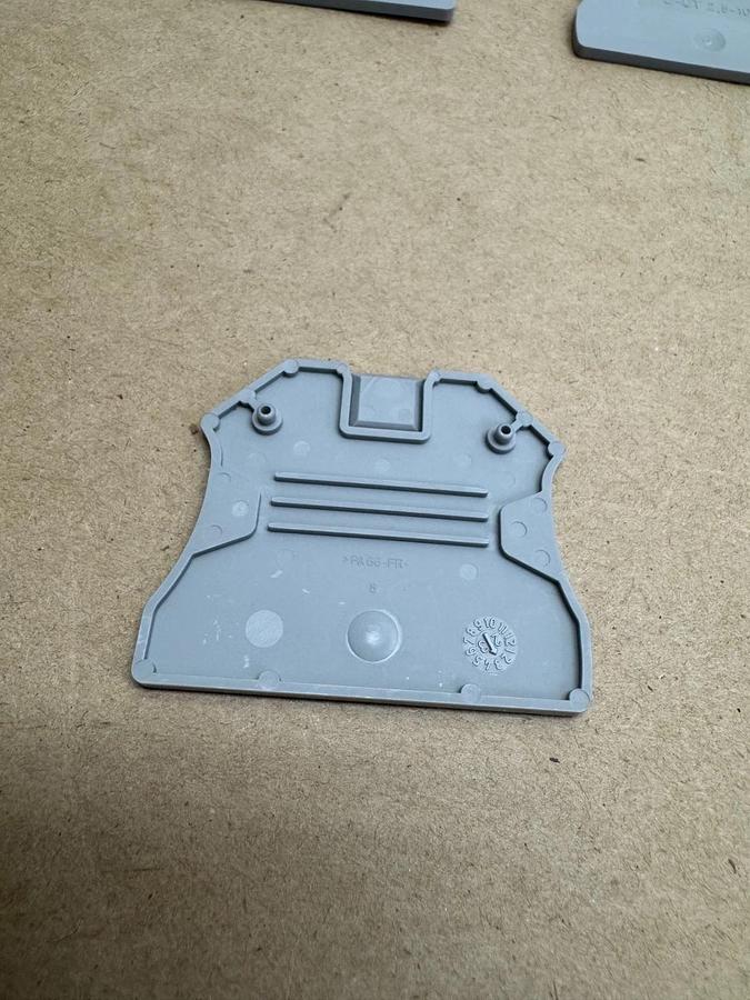 Used Phoenix Contact Typ D-UT 2,5-10 End Cover, LOT of 7 *NEW*