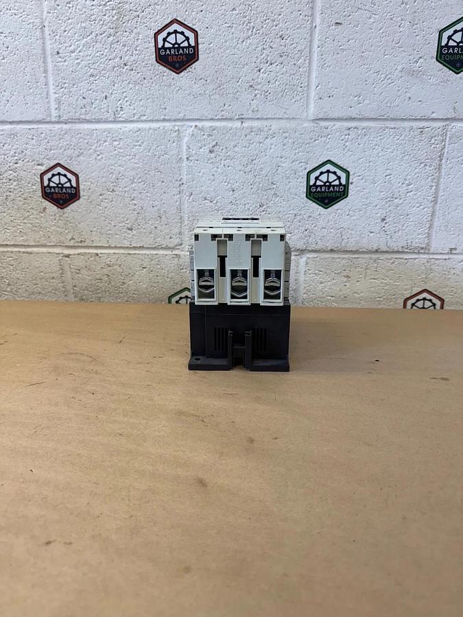 Used Siemens 3RT1054-3 Contactor Motor Control, w/ (x2) Siemens 3RH1921-2DA11