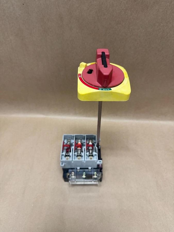 Used Allen Bradley 1942-NC030P3 Ser B, Rotary Disconnect Switch, 194R-HS4E