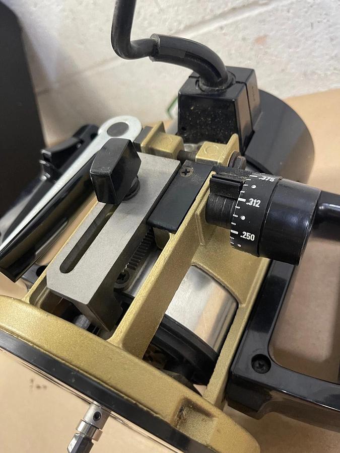 Used Black & Decker 7615-1 Medallion Plunge Router 1-1/2HP Type 1, 9.0A 25000RPM 120V