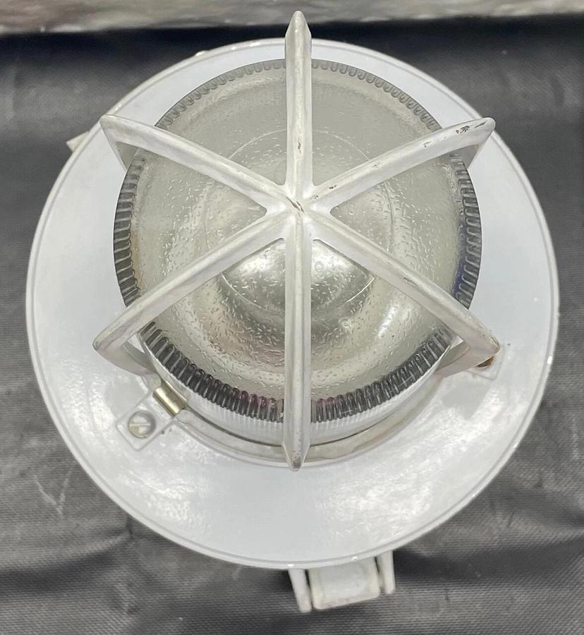 Used Cooper Crouse-Hinds VMVS2A100GP/120 S865 Explosion Proof Light 120 V, 3.05 Amps