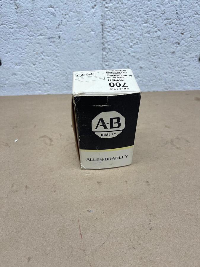 Used Allen-Bradley 700-HV32AA1 Ser A Repeat Cycle Timer, Type H, 50/60Hz, 1/4HP 10A
