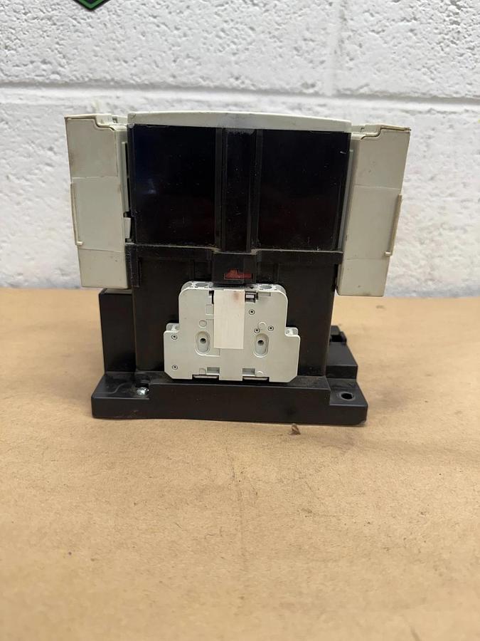 Used Siemens 3TF5011-0AP6 Contactor, 160A, 600VAC