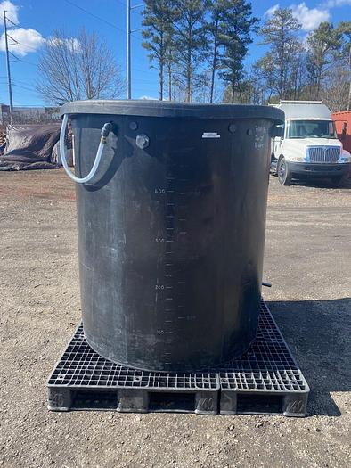 Used 2000 L (528 Gal) Polyethylene Vertical Liquid Storage Tank Diam: 50" Height: 5'
