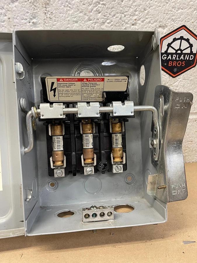 Used Siemens JN421 I-T-E Enclosed Switch Vacuum-Break Clapmatic Action 30A Type 1