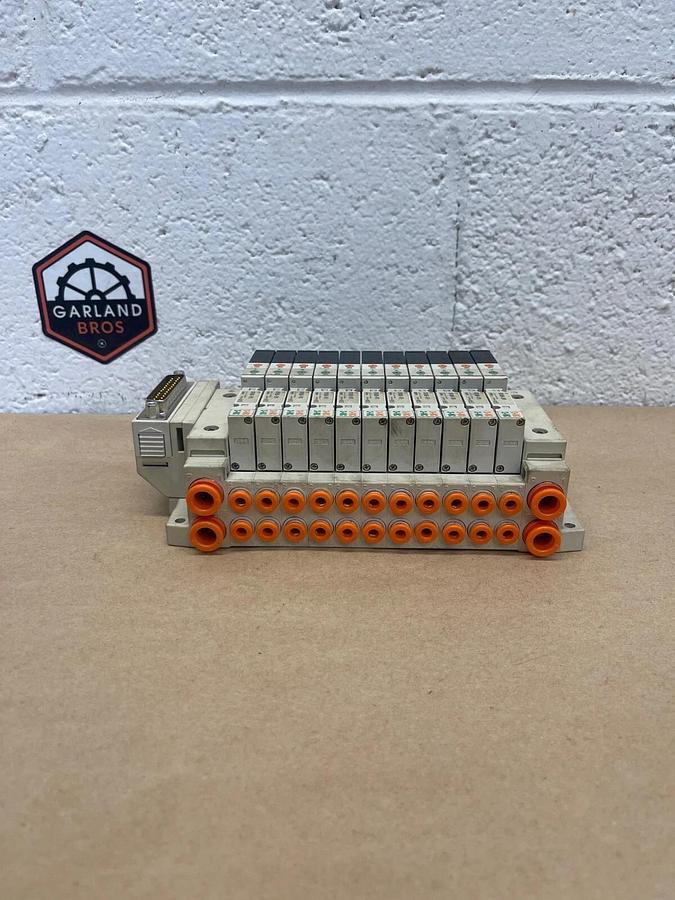 Used SMC SS5V1-GAN014A Solenoid Valve Manifold