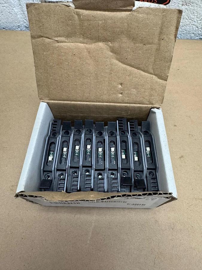 DINnectors DN-F10L110 Terminal Block Fuse w/ LED Light (9 pcs) *NEW OPEN BOX*