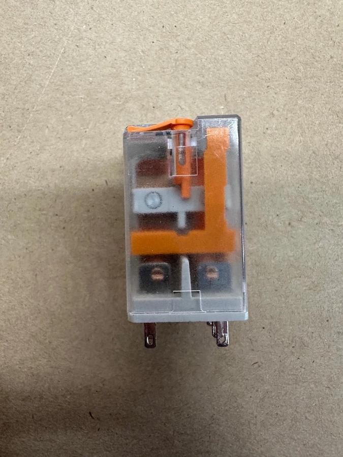 ABB 1SVR405611R2100 Control Relay *NEW*