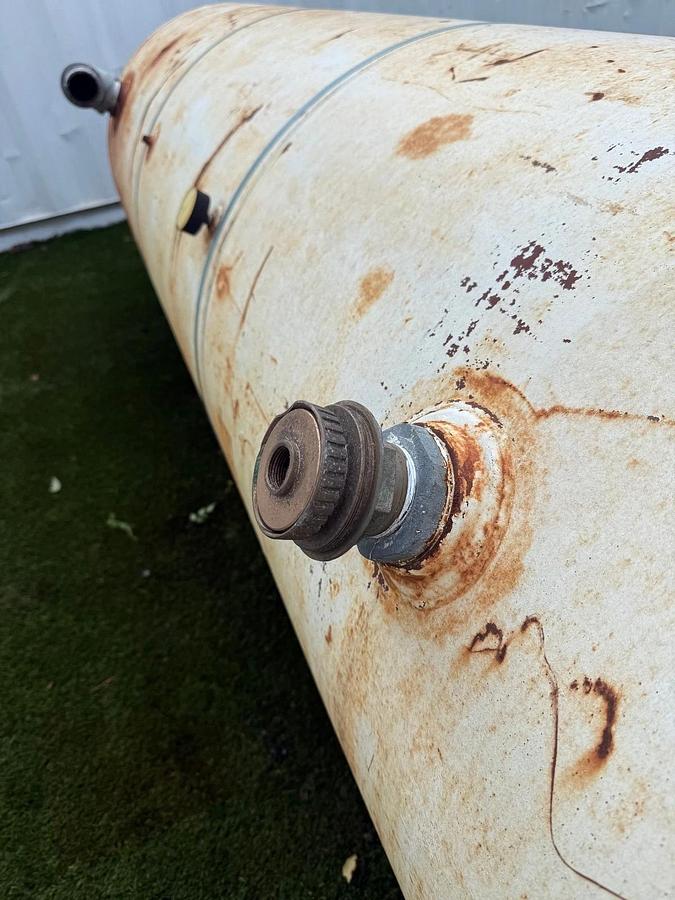 Used Steel FAB Pressure Tank M.A.W.P. 165PSI @ 450°F, M.D.M.T -20°F @ 165PSI, 475 Gal