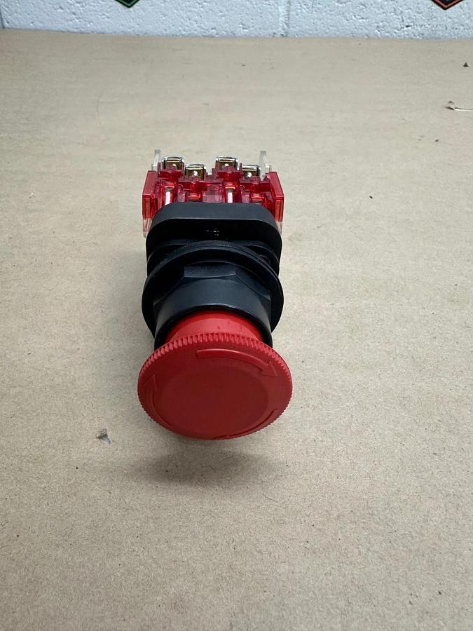 Used Allen Bradley 800HC-FRXT6A4 Pushbutton *NEW*