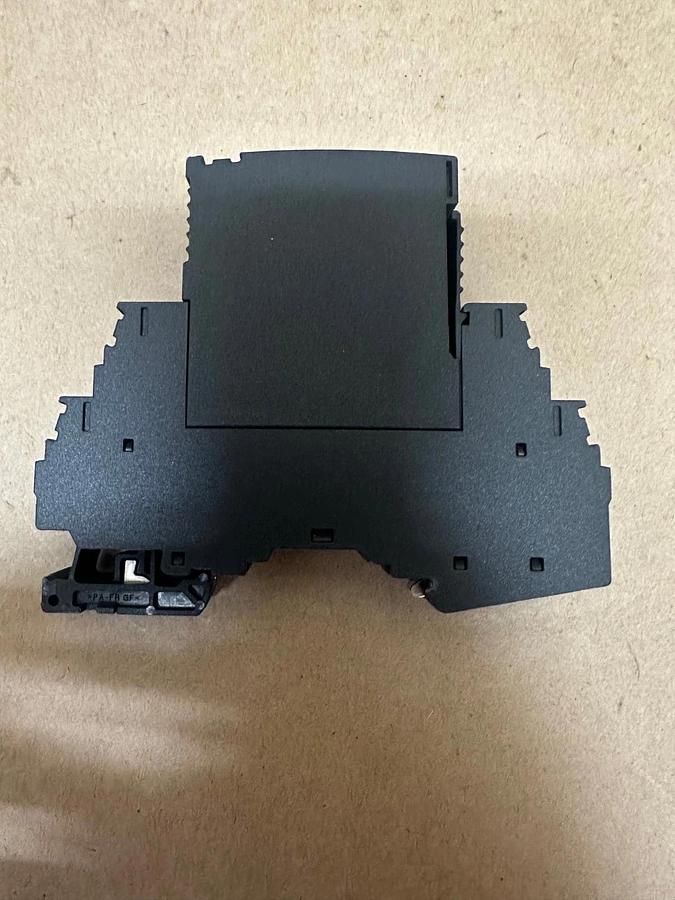 Used Phoenix Contact PT-IQ-4X1-24DC-UT Surge Protection Device