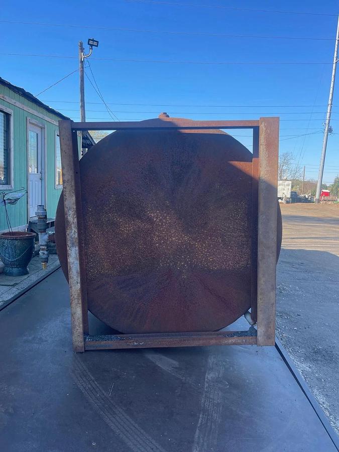 Used 4000 Gal Vertical Liquid Storage Tank, Tank Dia: 7’, Tank H: 14’, Base: 80"x73"