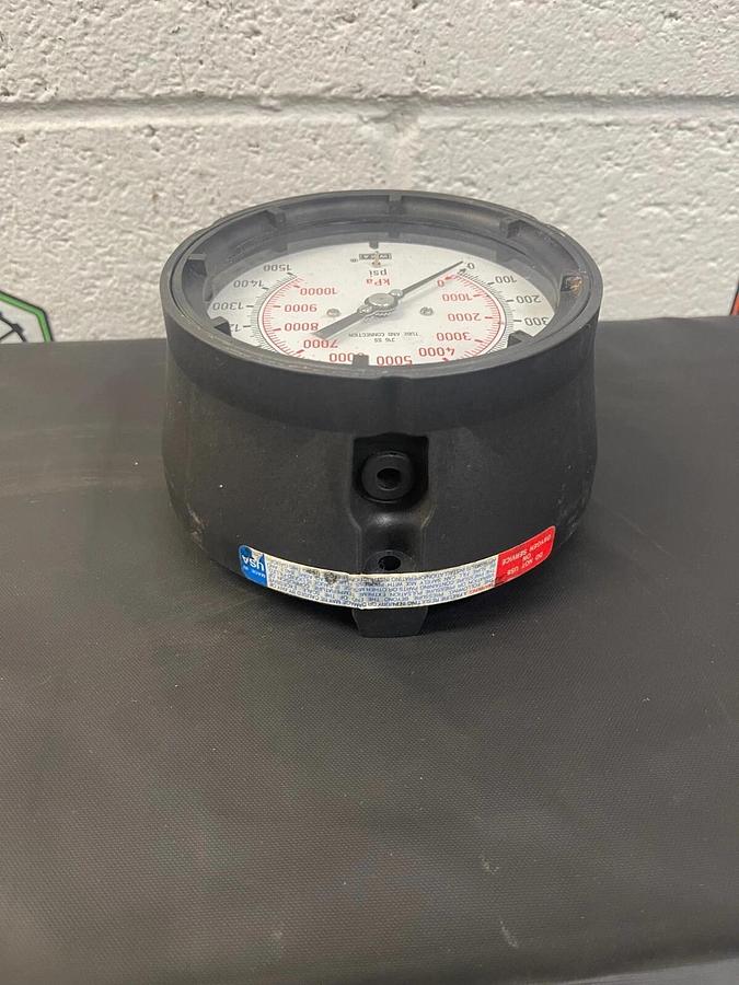 Used Wika 316 SS Tube & Connection 0-1500 psi, 0-10300 kPa, Pressure Gauge