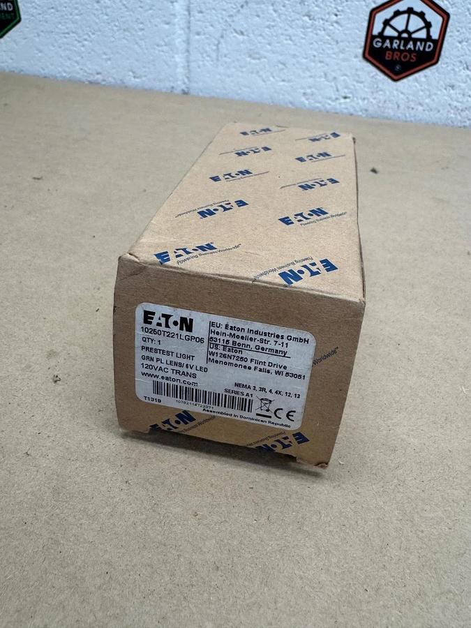 Eaton 10250T221LGP06 Indicating Green LED Push Button *NEW*