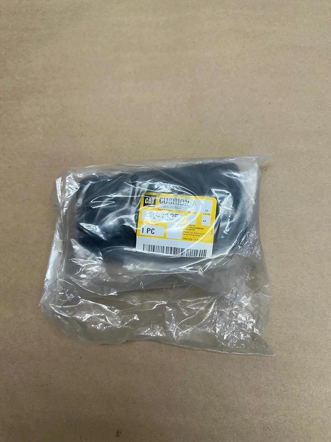 CAT 4V-1135 Cushion A *NEW*