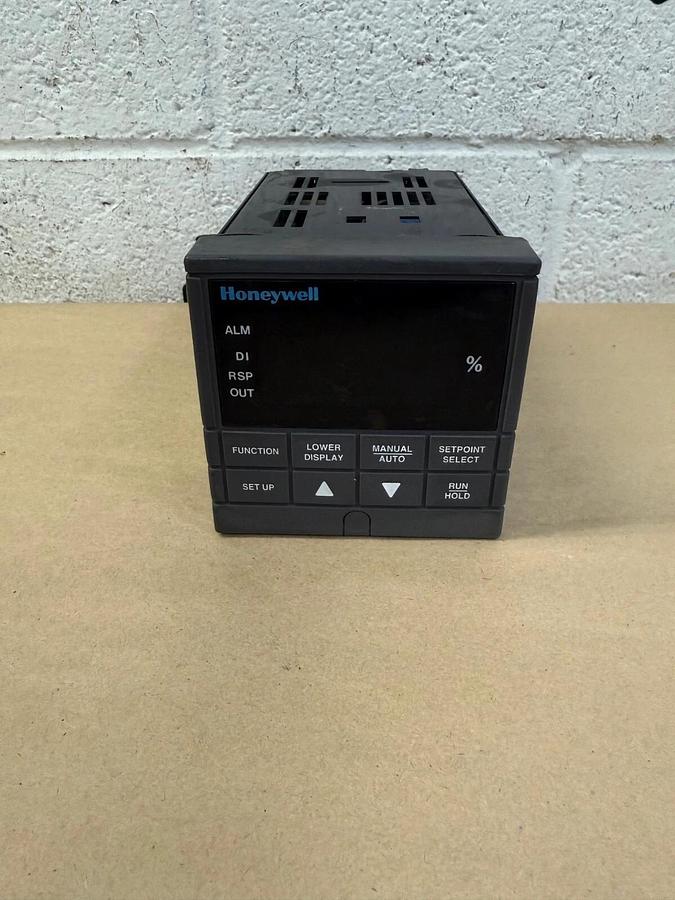 Used Honeywell DC300K-0-003-31-0000-0 Temperature Controller, 90-264VAC, 50/60Hz 18VA