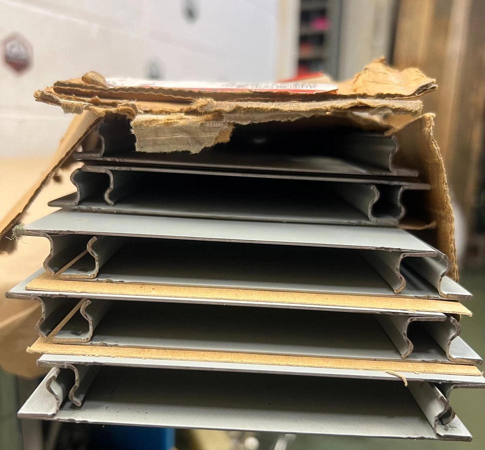 Wiremold G4000C Wire Ducting and Raceways (5) 10 ft lengths