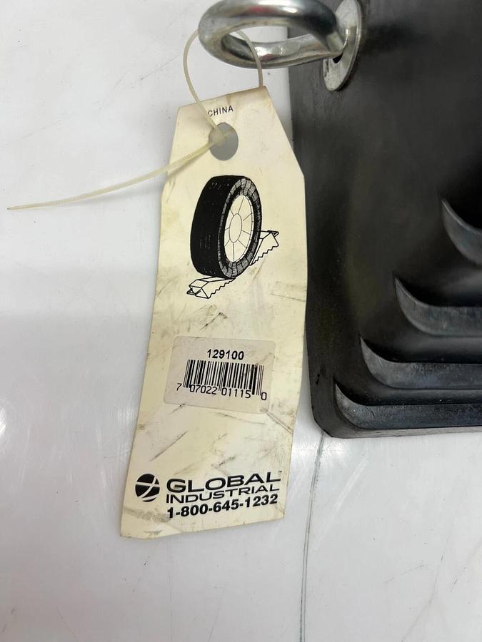 Global Industrial 129100 Wheel and Tire Chock Rubber Stopper