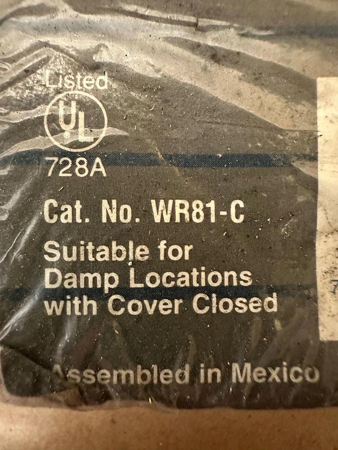 Used Thomas & Betts WR81-C Duplex Outlet Cover with Gasket *NEW*