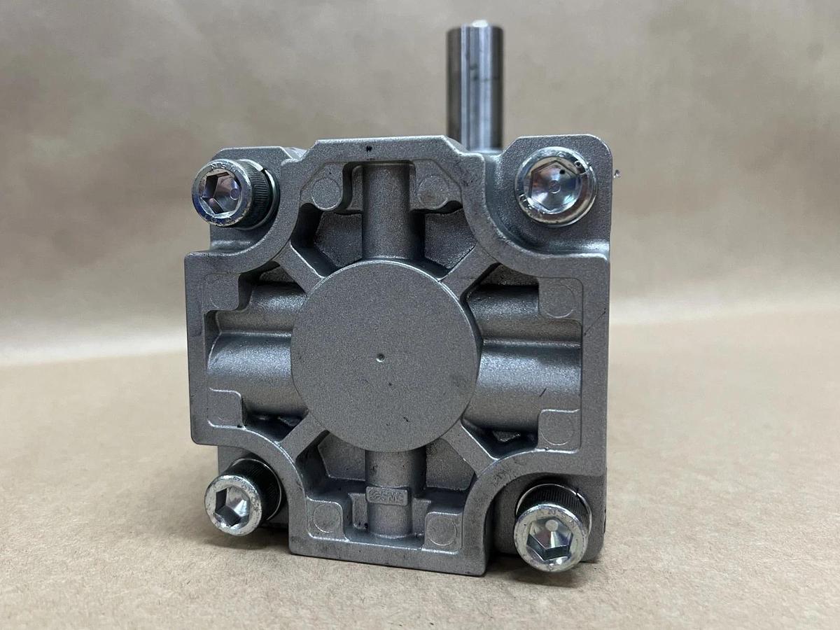 Used SMC CRA1BS100-180CZ Pneumatic Rotary Actuator