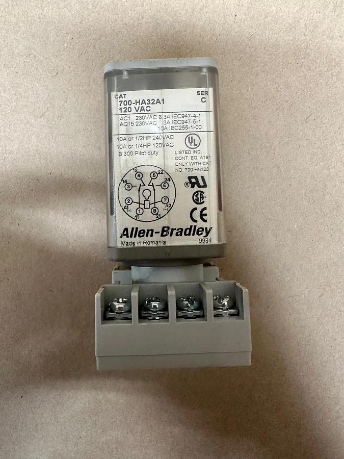 Used Allen Bradley 700-HA32A1 Tube Base Relay w/ Dayton 5X852N Relay Socket