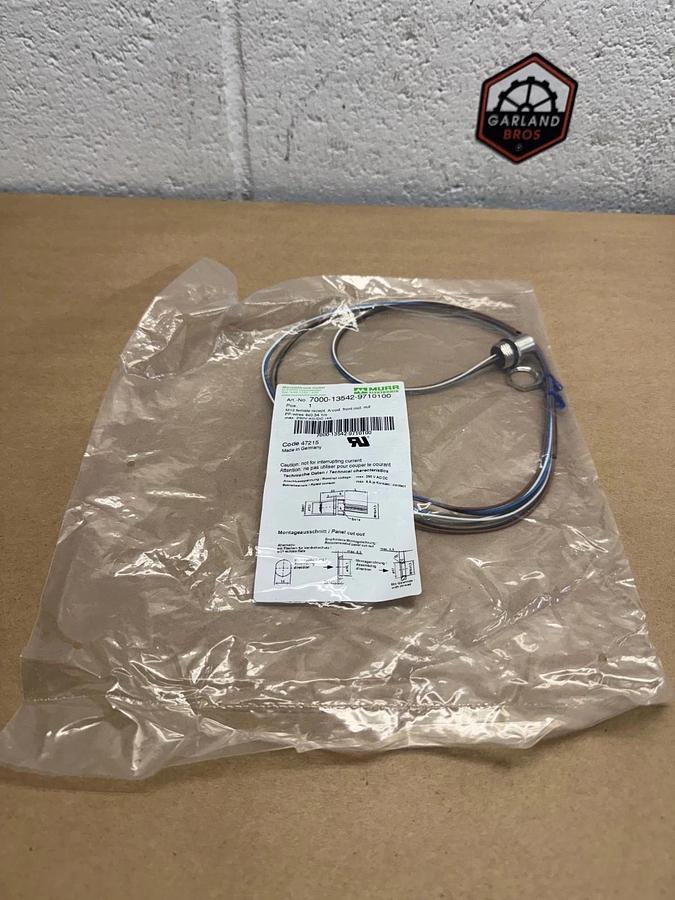Murr Elektronik 7000-13542-9710100 M12 Female Receptacle, 1 m of wire *NEW*