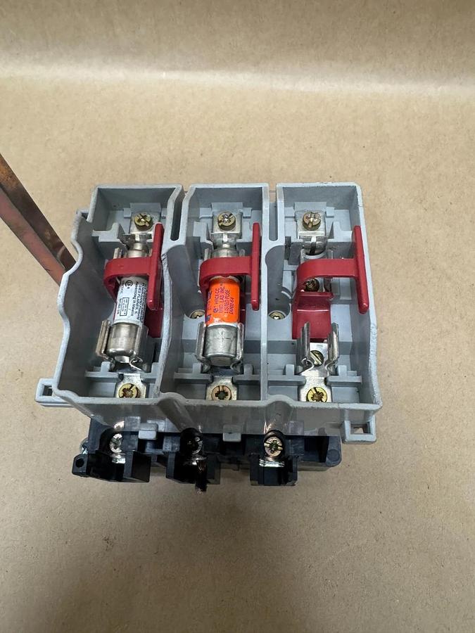 Used Allen Bradley 1942-NC030P3 Ser B, Rotary Disconnect Switch, 194R-HS4E