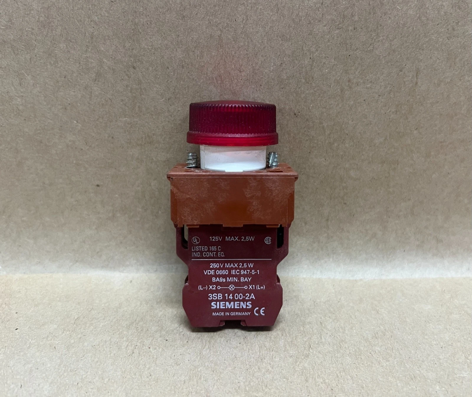 Used Siemens 3SB 1400-2A Red Indicator Light w/ Contact Block