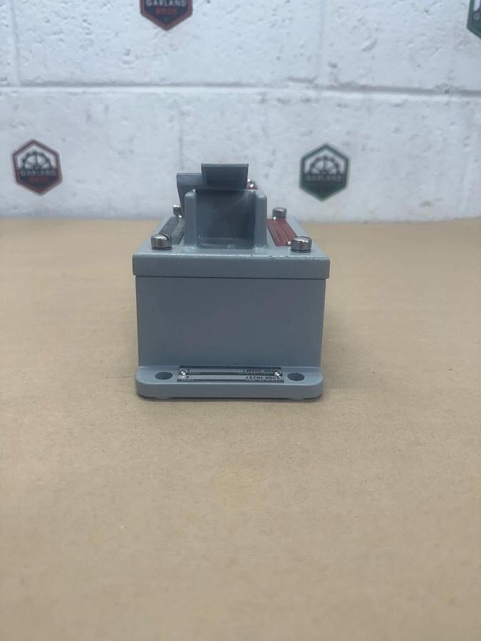 Allen Bradley 800H-2HAM7 Heavy Duty Push Button Station, NEMA Type 7 & 9
