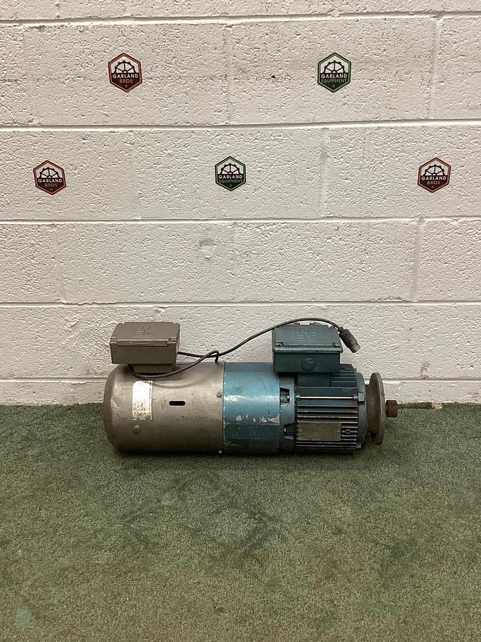 SEW-Eurodrive DFT9084BM62HRTFAV1YASTEFC In-line Motor Gearbox