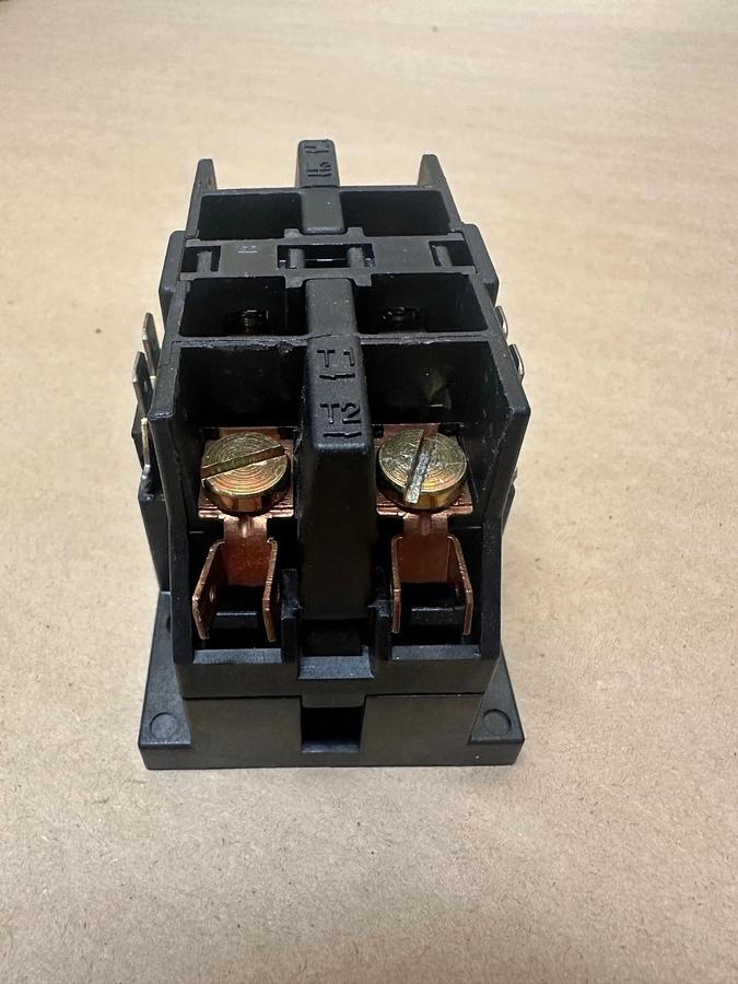 Used Square D 8910 DP22 V09 Contactor