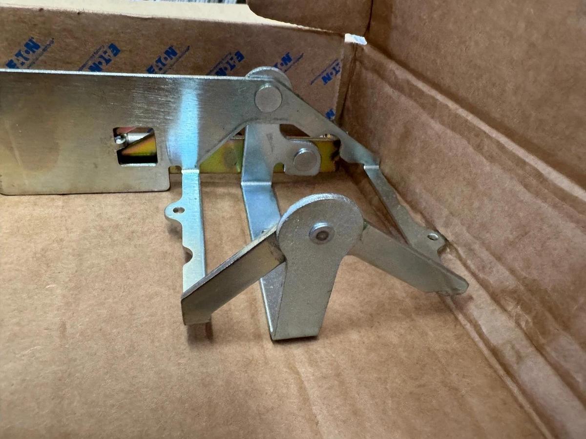 Used Eaton PDG1XFS04 Operator Flexible Circuit Breaker Shaft Handle *NEW*